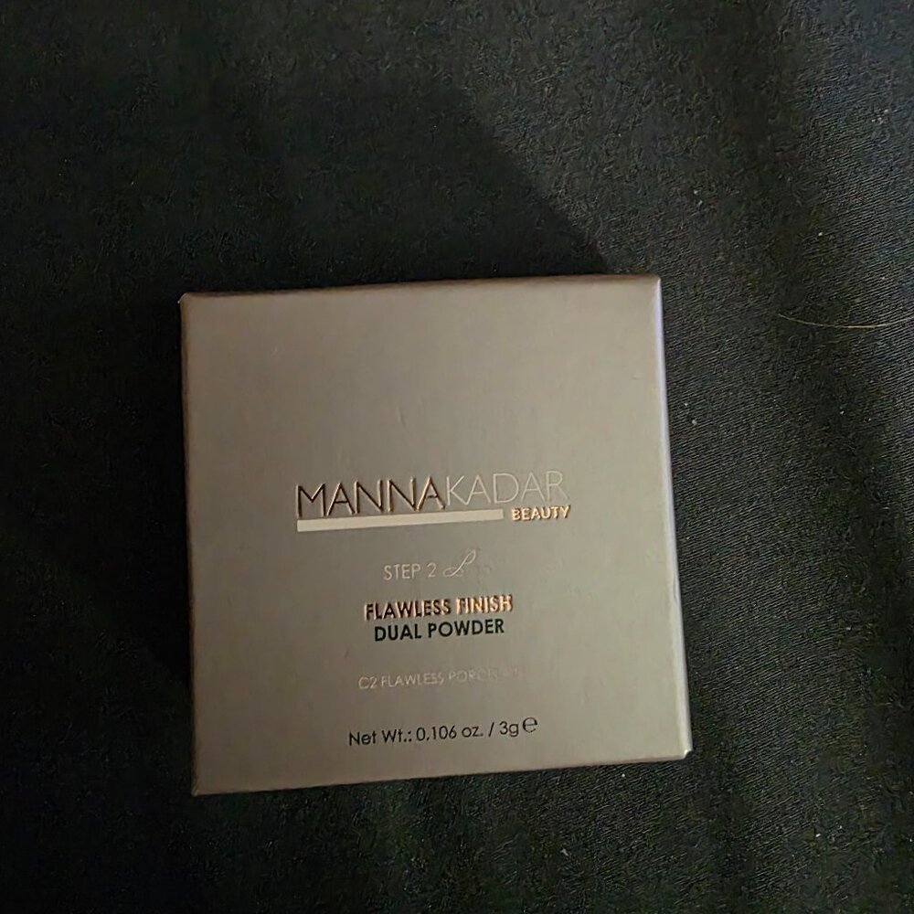Manna Kadar Beauty Flawless Finish dual powder C2